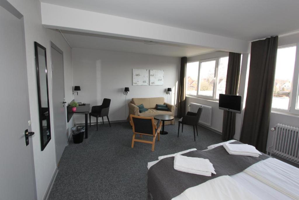 Vojens Banegaardshotellet מראה חיצוני תמונה
