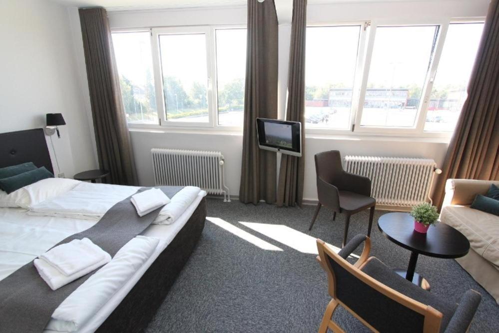 Vojens Banegaardshotellet מראה חיצוני תמונה